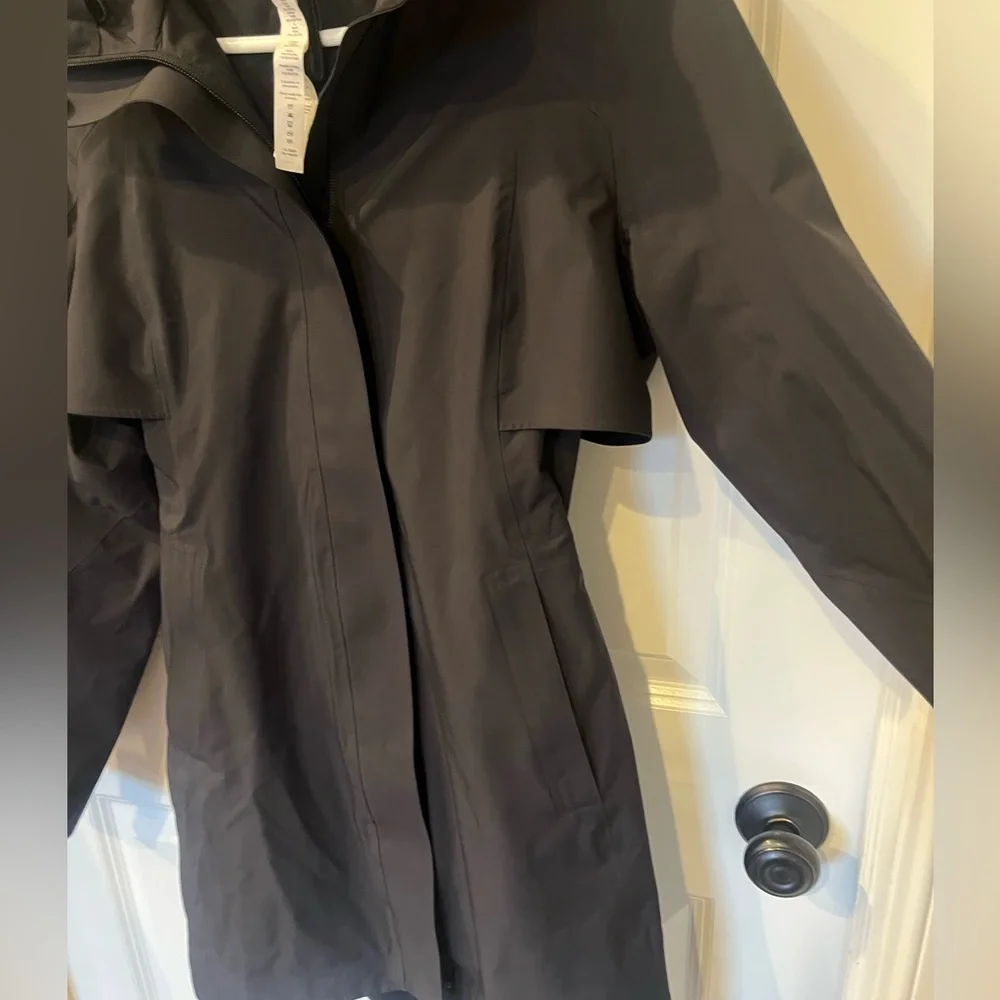 Lululemon Athletica Rain Rebel Black Trench, Size 6 - Picture 5 of 16